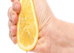 tableart_squeezing-a-lemon