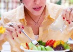 tableart_etiquette_eating_salad