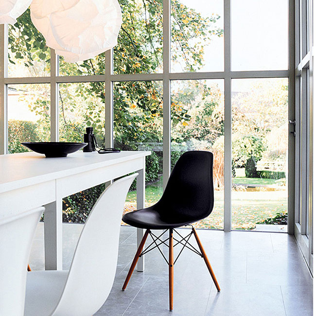 tableart_eames_side_chair_a
