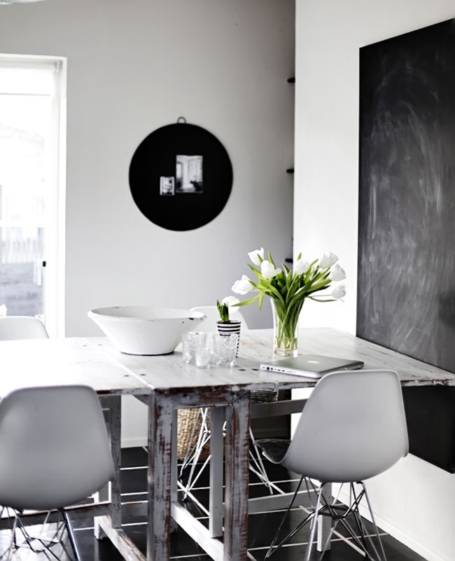 tableart_eames_side_chair_c