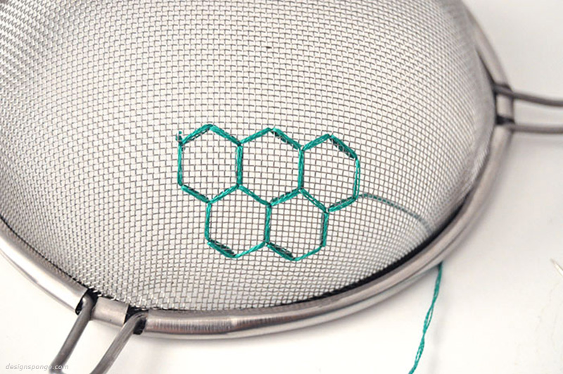 DIY: Μετατρέψτε τα σουρωτήρια σας σε έργο τέχνης