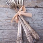 tableart_cutlery-with-ribbons