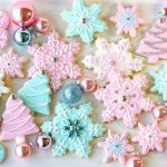tableart_christmas_dessert_table_pink_light_blue_cookies